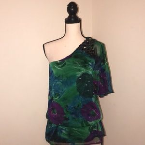 💚💜One Sleeved Jeweled Top. Arden B. Size Small